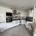 Renove , Climatise, Terrasse, Parking En Sous Sol Apartamento
