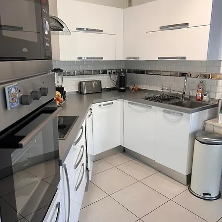 Apartment Renove Climatise , Terrasse, Parking *