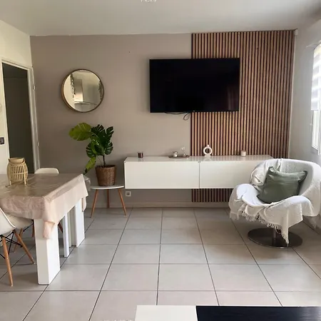 Apartment Renove Climatise , Terrasse, Parking Saint-Laurent-du-Var