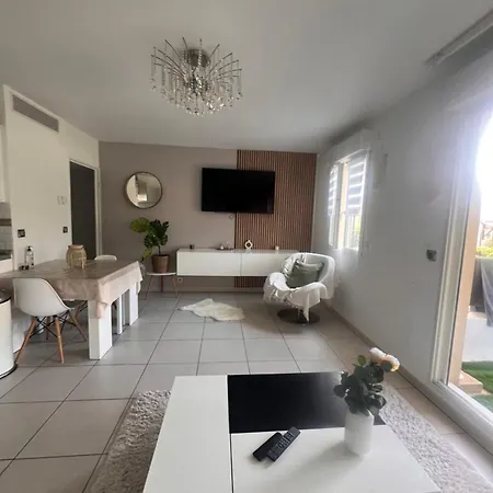 Renove Climatise , Terrasse, Parking *