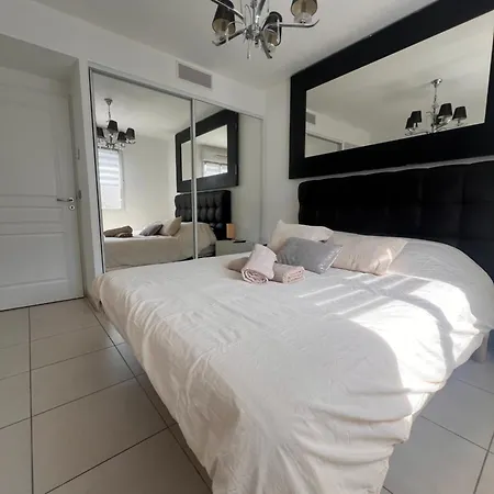 Apartment Renove Climatise , Terrasse, Parking